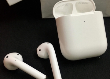 Tại sao AirPods bị hỏng hay hết pin nhanh một bên tai?